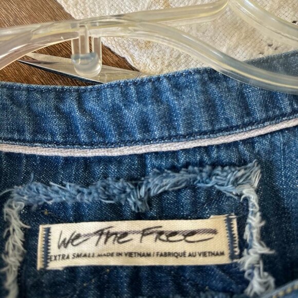 We the Free Summer Love Chambray Oversize Henley Blouse Top Blue - SIZE XS - Picture 5 of 7